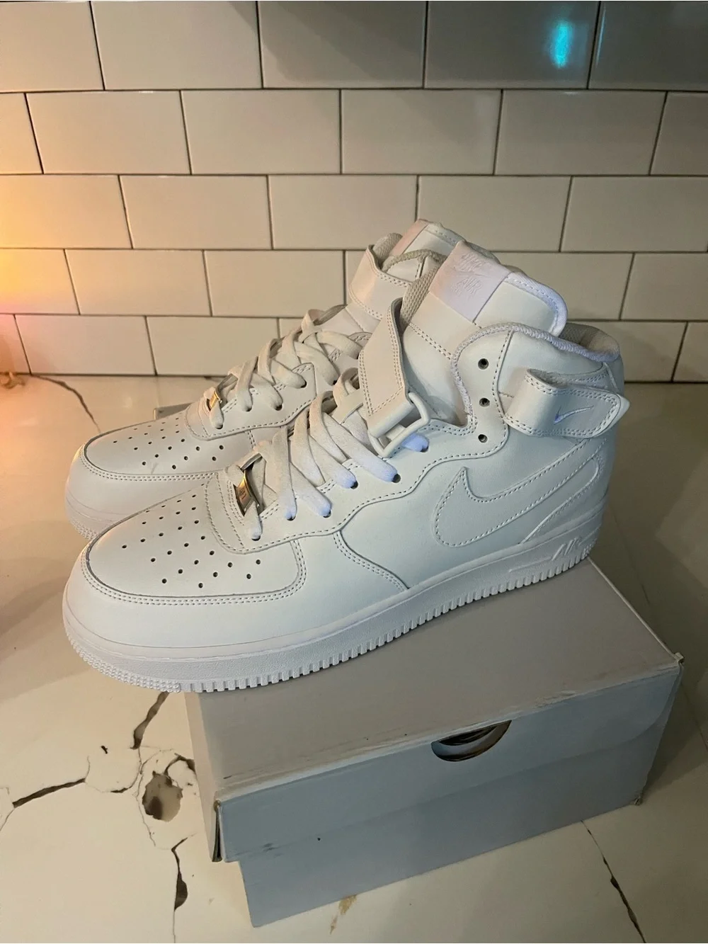 Mens AF1 Mid 07 Size 11.5.